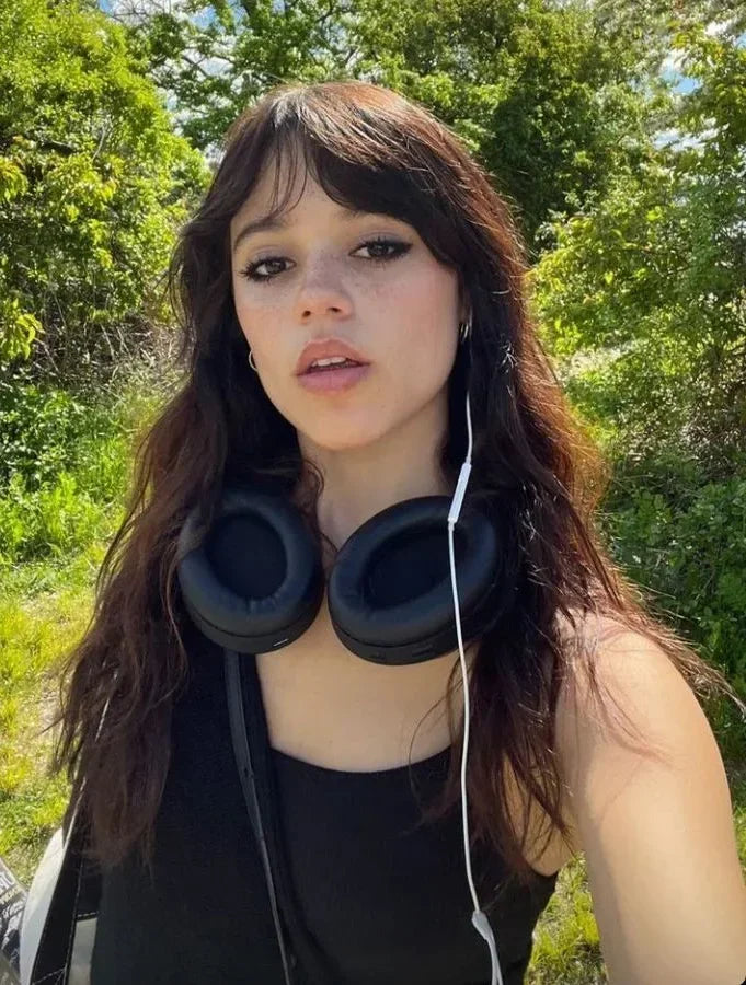Canvas Painting Wall Art Pictures TV Show Star Actress Jenna Ortega Sexy Portrait Poster Popular Teenage Dorm Home Decor