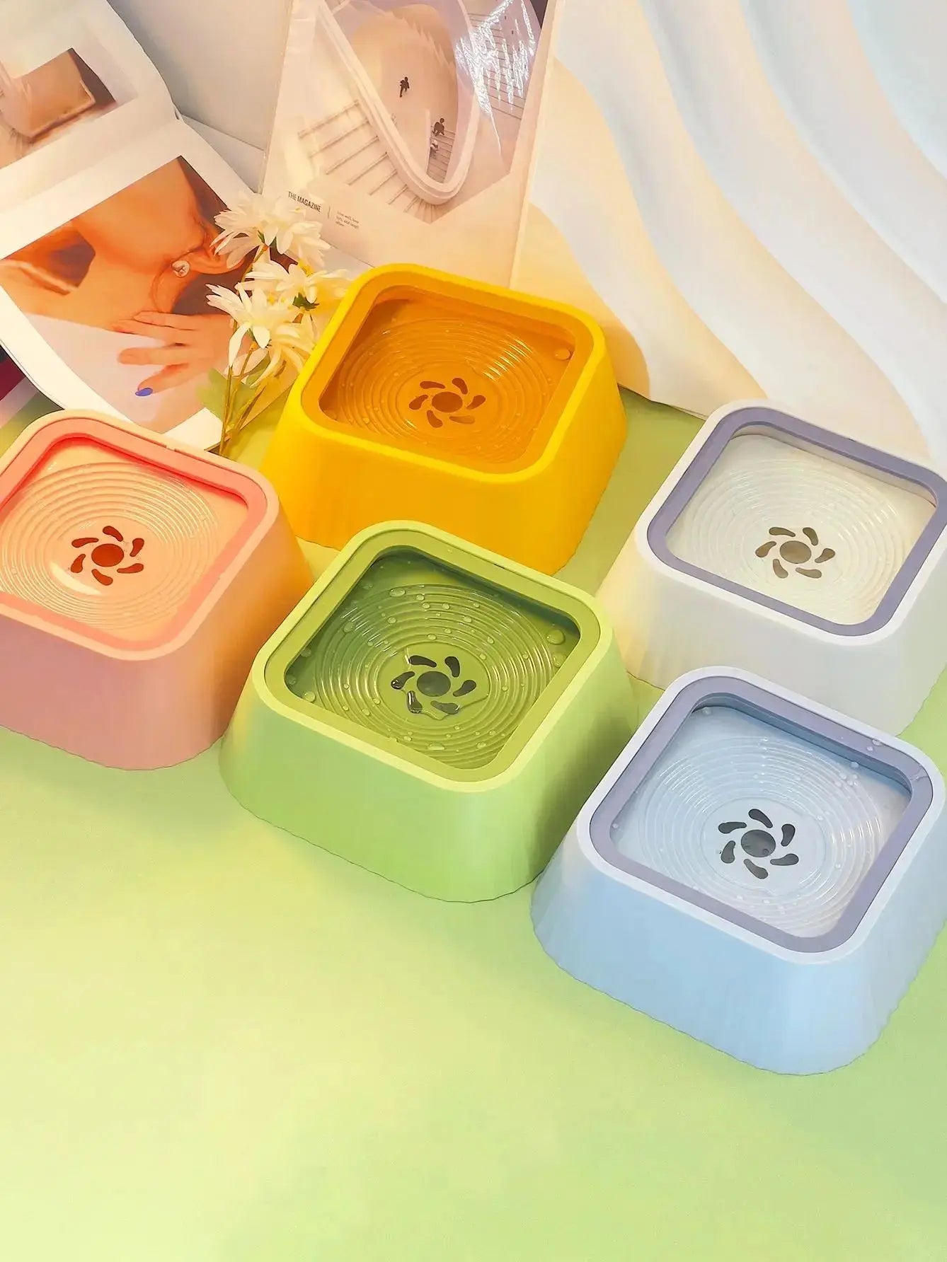 A dog drinking bowl non-wetting mouth large-capacity pet water dispenser anti-knock suspension bowl water dispenser cat feeding