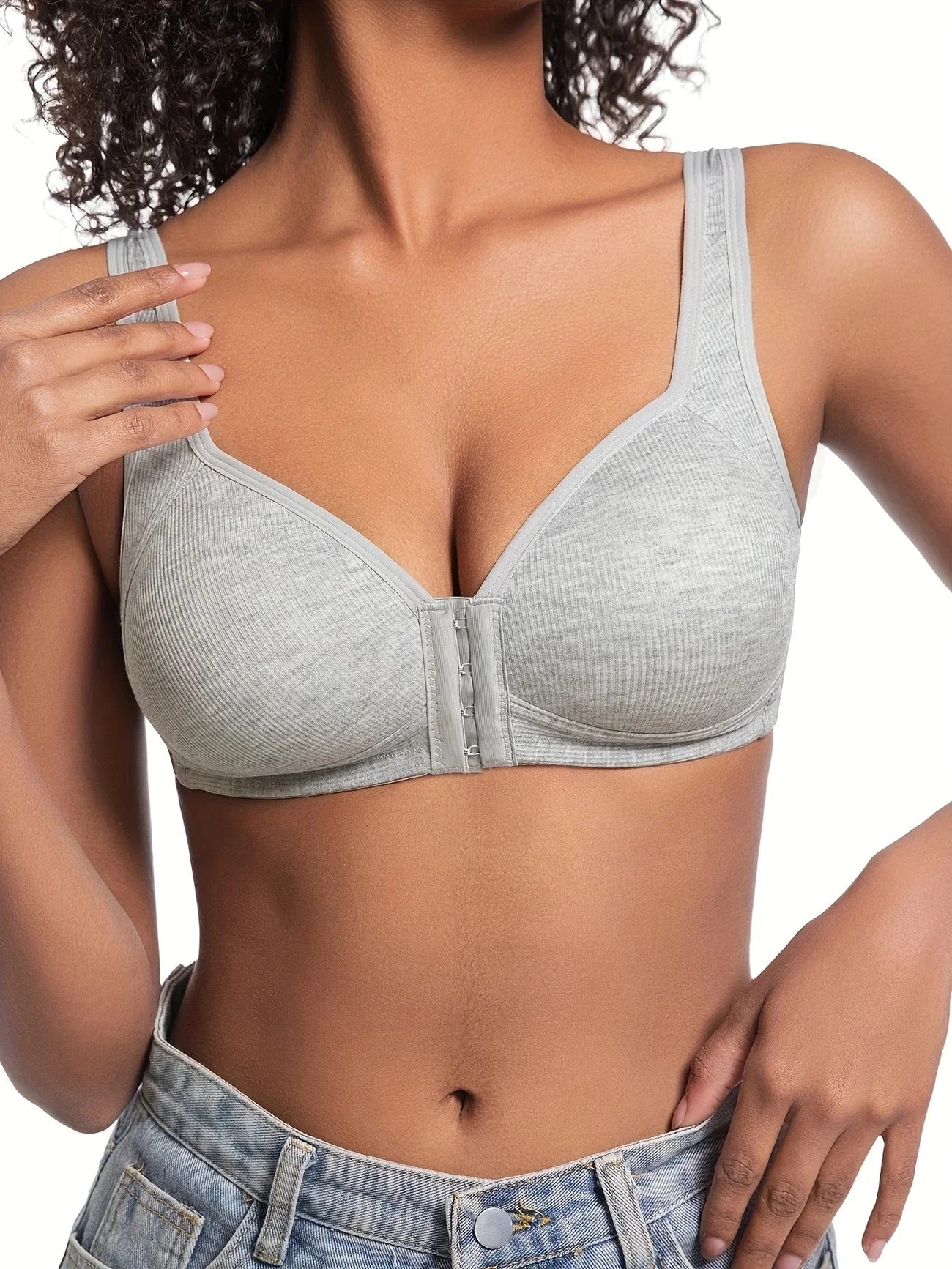 4 Pieces of Elegant Seamless Push-Up Bras for Women Front-closure design, breathable nylon material