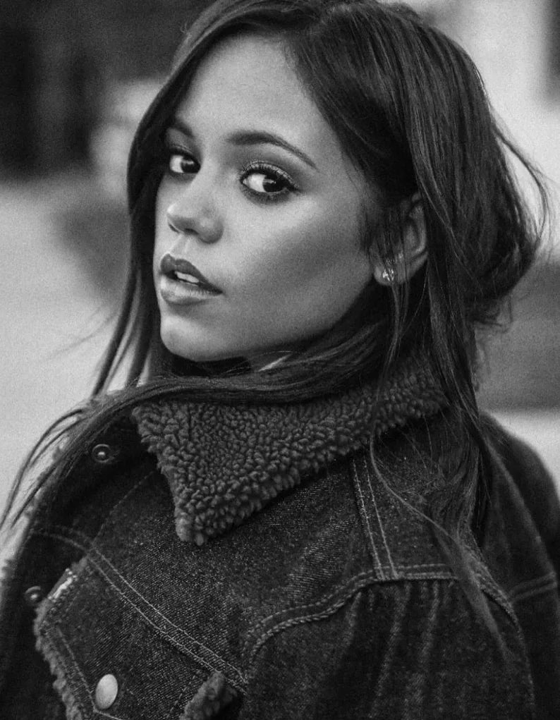 Canvas Painting Wall Art Pictures TV Show Star Actress Jenna Ortega Sexy Portrait Poster Popular Teenage Dorm Home Decor
