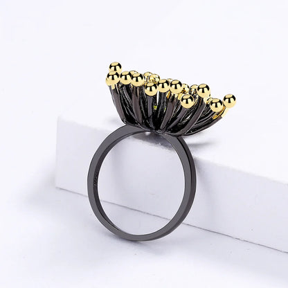 Creative Retro Geometric Three-dimensional Flower Heart Ring Black Gold-plated Two-tone Jewelry Engagement Rings for Women